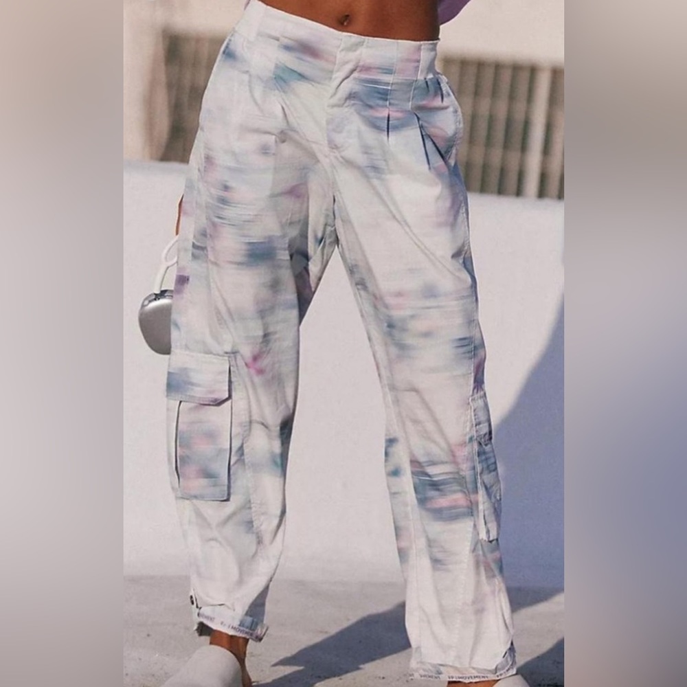 Free people FP Movement Mesmerize me Printed Pants NWT, original package size L